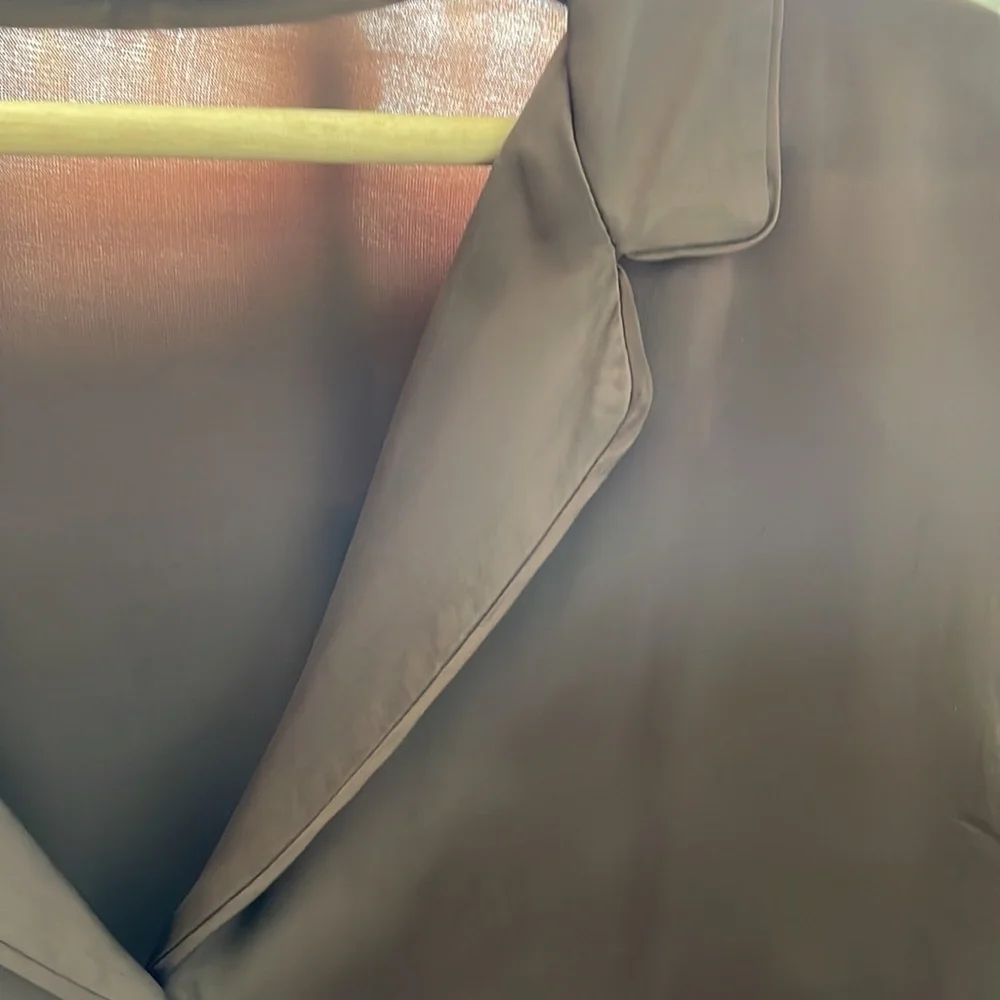 Aritzia Wilfred silky button up tie front blouse - Picture 4 of 12